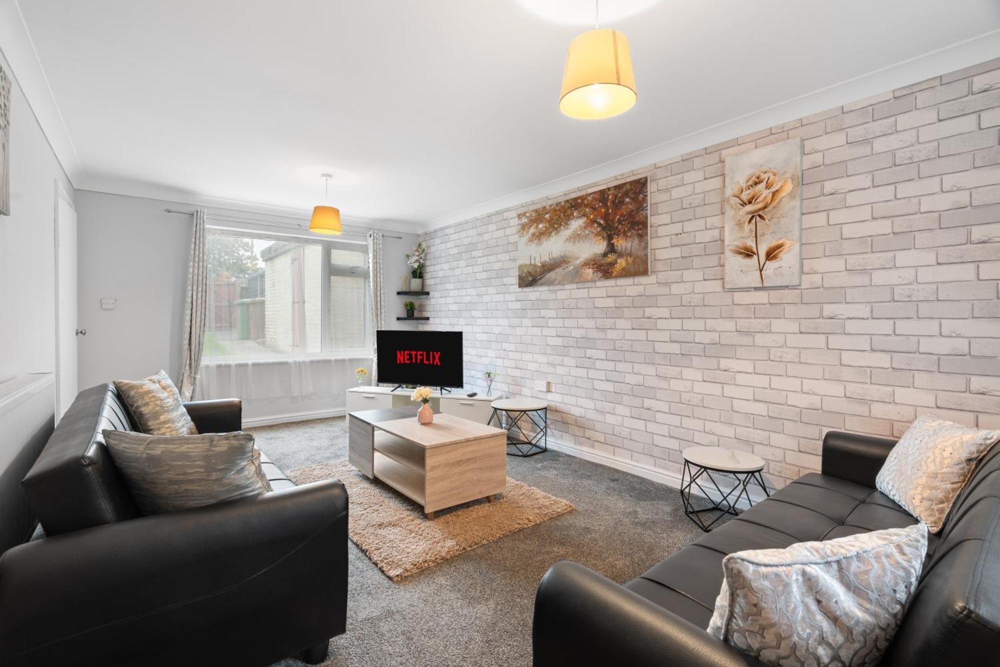 A Charming 3 Bed Home Next To Nec And Birmingham International Airport Marston Green Exteriör bild