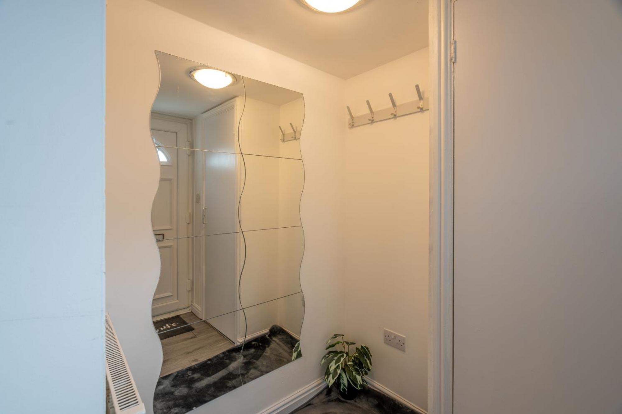 A Charming 3 Bed Home Next To Nec And Birmingham International Airport Marston Green Exteriör bild